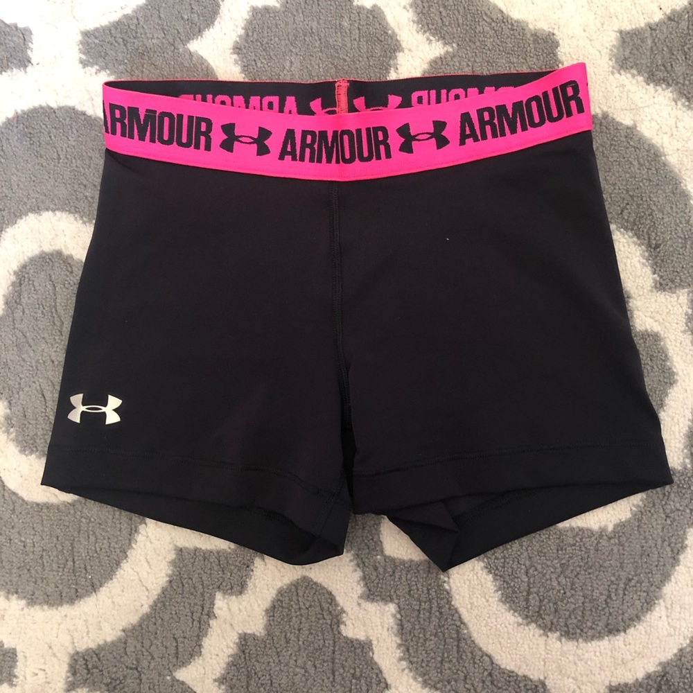 Under Armour Women’s black sport shorts size XS